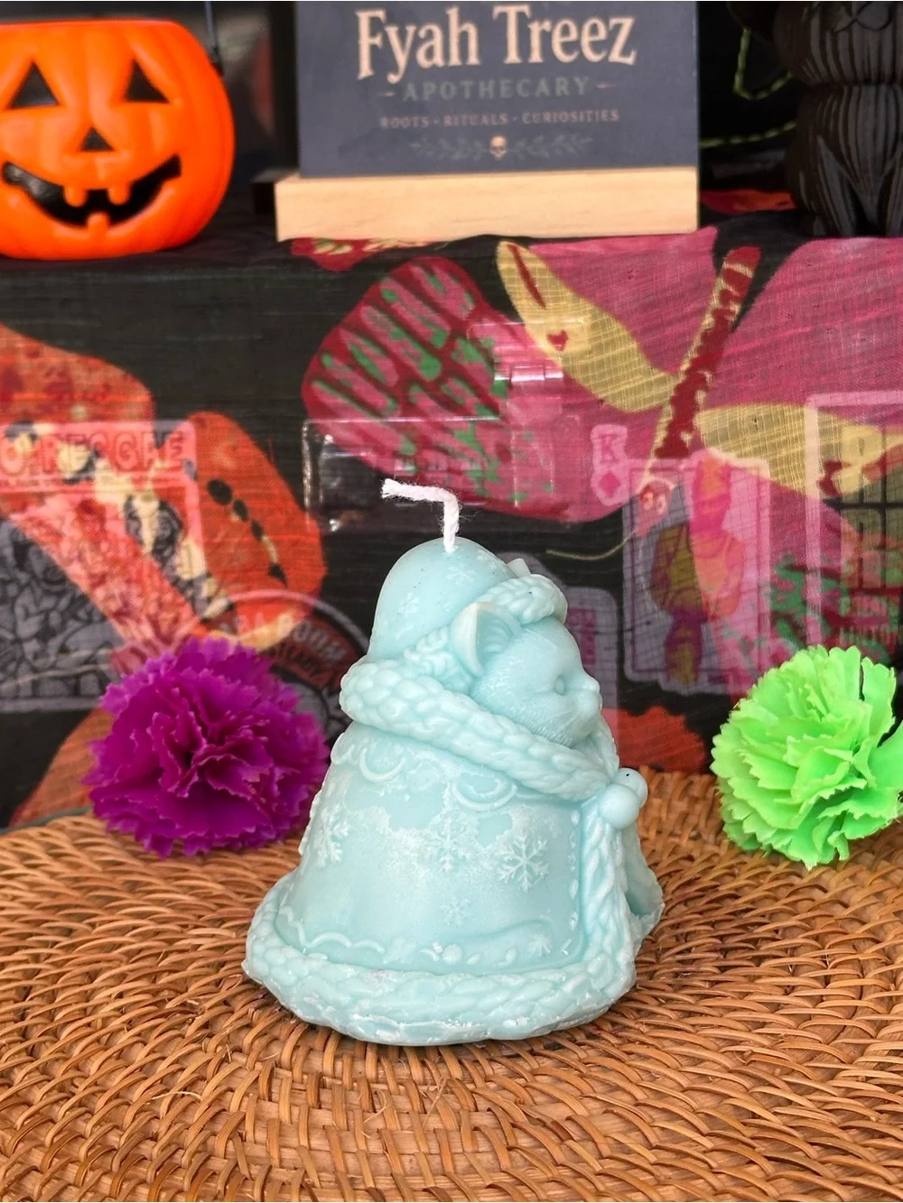Winter Familiar Cat Candle – Icy Blue